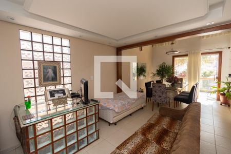 Sala de casa à venda com 3 quartos, 400m² em Jardim Riacho das Pedras, Contagem