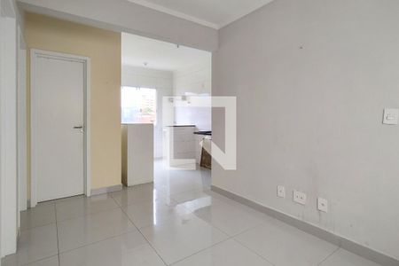 Sala de casa de condomínio para alugar com 2 quartos, 50m² em Guilhermina, Praia Grande