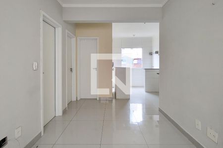 Sala de casa de condomínio para alugar com 2 quartos, 50m² em Guilhermina, Praia Grande