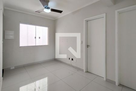 Sala de casa de condomínio para alugar com 2 quartos, 50m² em Guilhermina, Praia Grande