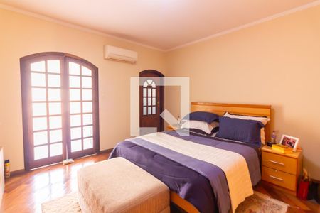 Casa à venda com 230m², 5 quartos e 2 vagas Casa à venda com 230m², 5 quartos e 2 vagasSuíte