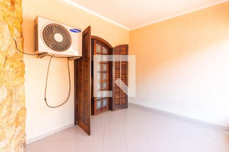 Casa à venda com 230m², 5 quartos e 2 vagas Casa à venda com 230m², 5 quartos e 2 vagasSacada