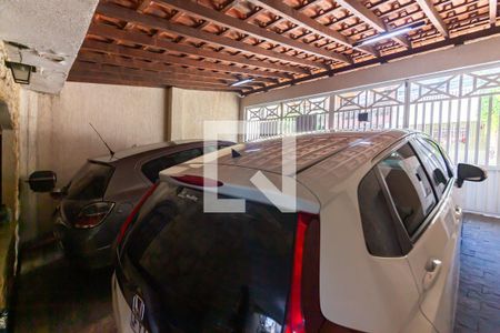 Casa à venda com 230m², 5 quartos e 2 vagas Casa à venda com 230m², 5 quartos e 2 vagasGaragem