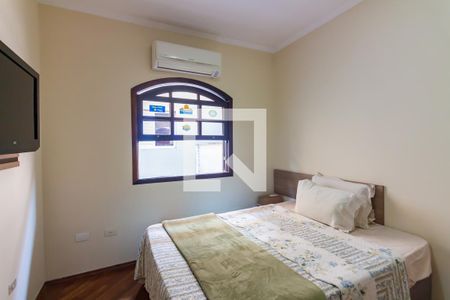 Casa à venda com 230m², 5 quartos e 2 vagas Casa à venda com 230m², 5 quartos e 2 vagasQuarto 4