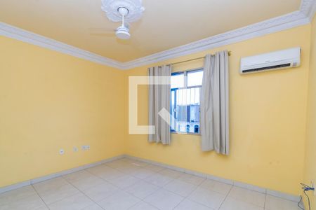 Sala de apartamento à venda com 2 quartos, 92m² em Olaria, Rio de Janeiro