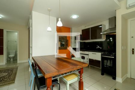 Cozinha de apartamento à venda com 1 quarto, 52m² em Três Figueiras, Porto Alegre