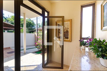 Sala de casa de condomínio à venda com 3 quartos, 195m² em Maria Paula, Niterói