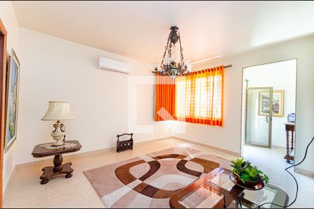 Sala de casa de condomínio à venda com 3 quartos, 195m² em Maria Paula, Niterói