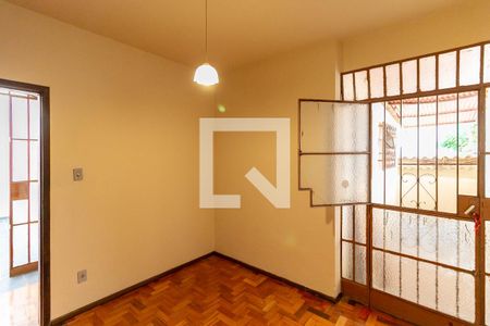 Quarto 2 de casa à venda com 4 quartos, 225m² em Santo Antônio, Belo Horizonte