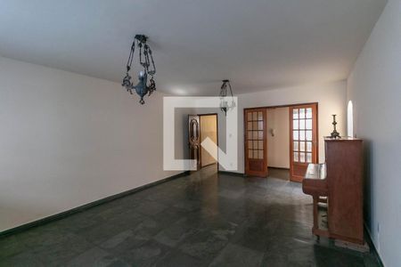 Sala de casa para alugar com 4 quartos, 225m² em Santo Antônio, Belo Horizonte