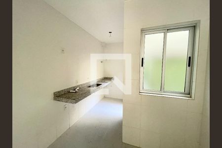 Cozinha de apartamento à venda com 2 quartos, 58m² em Morro do Confisco, Contagem