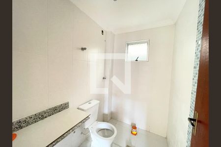 Banheiro de apartamento à venda com 2 quartos, 58m² em Morro do Confisco, Contagem