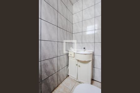 Banheiro de apartamento para alugar com 1 quarto, 33m² em Rubem Berta, Porto Alegre