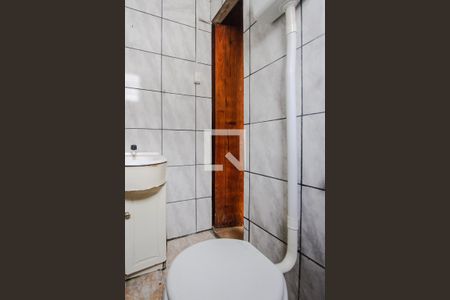 Banheiro de apartamento para alugar com 1 quarto, 33m² em Rubem Berta, Porto Alegre
