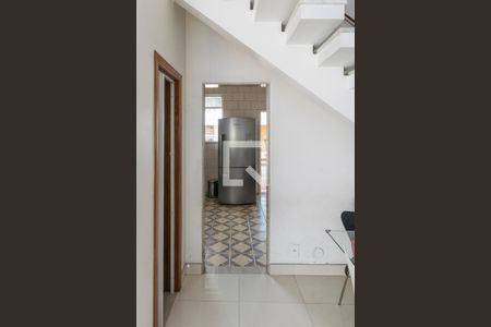 Casa frente - Sala de casa à venda com 5 quartos, 180m² em Olaria, Rio de Janeiro