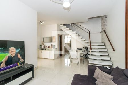 Casa frente - Sala de casa à venda com 5 quartos, 180m² em Olaria, Rio de Janeiro