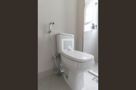 Banheiro  de kitnet/studio para alugar com 1 quarto, 50m² em Funcionários, Belo Horizonte