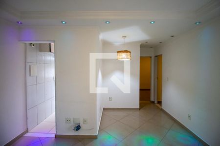 Sala de apartamento à venda com 2 quartos, 58m² em Vila Carmosina, São Paulo