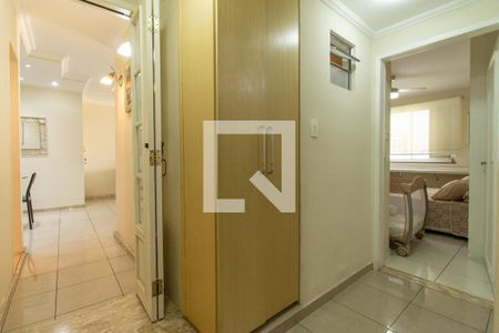 Corredor  de apartamento à venda com 3 quartos, 137m² em Aclimação, São Paulo