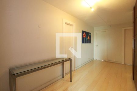 Apartamento à venda com 235m², 4 quartos e 1 vaga Apartamento à venda com 235m², 4 quartos e 1 vagaCorredor de acesso