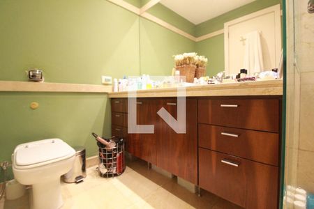 Apartamento à venda com 235m², 4 quartos e 1 vaga Apartamento à venda com 235m², 4 quartos e 1 vagaBanheiro da Suíte 1