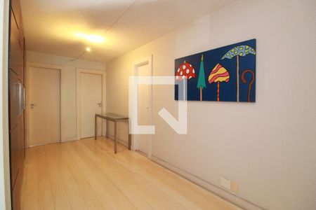 Apartamento à venda com 235m², 4 quartos e 1 vaga Apartamento à venda com 235m², 4 quartos e 1 vagaCorredor de acesso