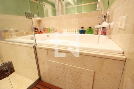 Apartamento à venda com 235m², 4 quartos e 1 vaga Apartamento à venda com 235m², 4 quartos e 1 vagaBanheiro da Suíte 1 - banheira