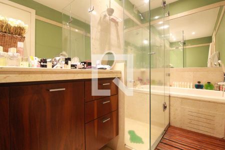 Apartamento à venda com 235m², 4 quartos e 1 vaga Apartamento à venda com 235m², 4 quartos e 1 vagaBanheiro da Suíte 1