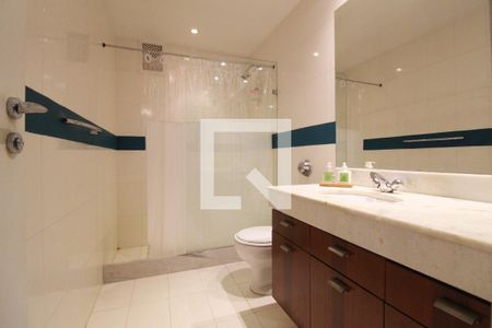 Apartamento à venda com 235m², 4 quartos e 1 vaga Apartamento à venda com 235m², 4 quartos e 1 vagaBanheiro social