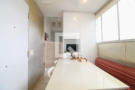 Apartamento à venda com 235m², 4 quartos e 1 vaga Apartamento à venda com 235m², 4 quartos e 1 vagaCopa