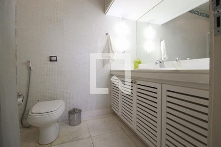 Apartamento à venda com 235m², 4 quartos e 1 vaga Apartamento à venda com 235m², 4 quartos e 1 vagaBanheiro da Suíte 2