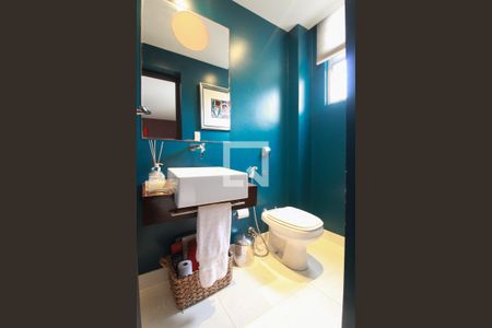 Apartamento à venda com 235m², 4 quartos e 1 vaga Apartamento à venda com 235m², 4 quartos e 1 vagaLavabo