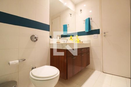 Apartamento à venda com 235m², 4 quartos e 1 vaga Apartamento à venda com 235m², 4 quartos e 1 vagaBanheiro social