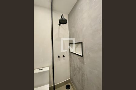 Banheiro de kitnet/studio para alugar com 1 quarto, 25m² em Santa Teresa, Rio de Janeiro