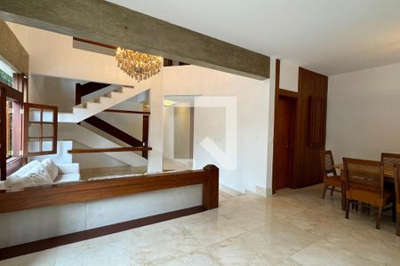 Sala de casa de condomínio para alugar com 4 quartos, 450m² em Alphaville, Santana de Parnaíba