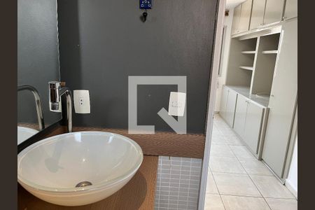 Lavabo de apartamento para alugar com 1 quarto, 80m² em Lapa, São Paulo