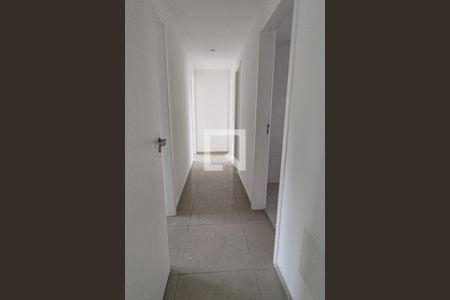 Corredor de casa para alugar com 3 quartos, 120m² em Jardim Vinte E Cinco de Agosto, Duque de Caxias