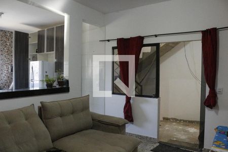 Sala de casa para alugar com 2 quartos, 80m² em Jardim Vitoria, Belo Horizonte