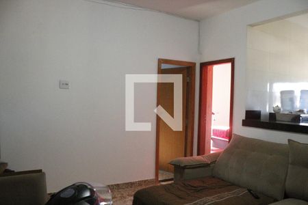 Sala de casa para alugar com 2 quartos, 80m² em Jardim Vitoria, Belo Horizonte