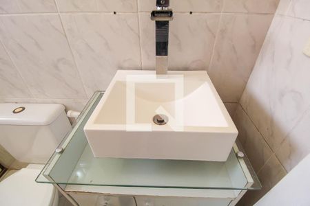 Banheiro da Suíte 1 de casa de condomínio para alugar com 3 quartos, 96m² em Chácara Mafalda, São Paulo