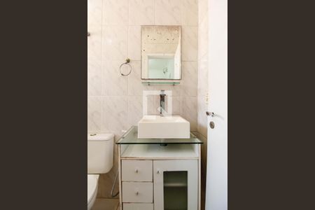 Banheiro da Suíte 1 de casa de condomínio para alugar com 3 quartos, 96m² em Chácara Mafalda, São Paulo