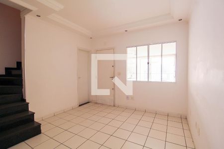 Sala de casa de condomínio para alugar com 3 quartos, 96m² em Chácara Mafalda, São Paulo