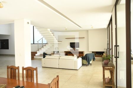 Sala de casa de condomínio para alugar com 4 quartos, 500m² em Rio Cotia, Cotia