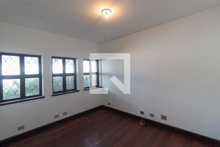 Casa para alugar com 570m², 4 quartos e 4 vagas Casa para alugar com 570m², 4 quartos e 4 vagasQuarto 4
