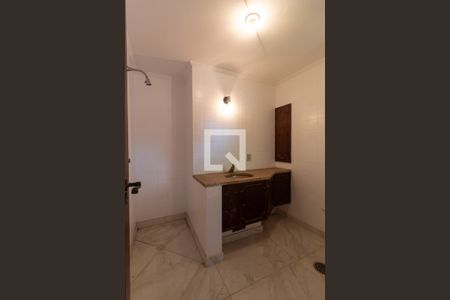 Casa para alugar com 570m², 4 quartos e 4 vagas Casa para alugar com 570m², 4 quartos e 4 vagasBanheiro da Suíte 1