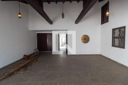 Casa para alugar com 570m², 4 quartos e 4 vagas Casa para alugar com 570m², 4 quartos e 4 vagasGaragem