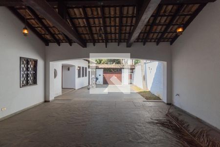 Casa para alugar com 570m², 4 quartos e 4 vagas Casa para alugar com 570m², 4 quartos e 4 vagasGaragem