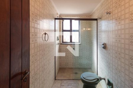 Casa para alugar com 570m², 4 quartos e 4 vagas Casa para alugar com 570m², 4 quartos e 4 vagasBanheiro de Serviço 2