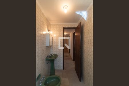 Casa para alugar com 570m², 4 quartos e 4 vagas Casa para alugar com 570m², 4 quartos e 4 vagasBanheiro de Serviço 2