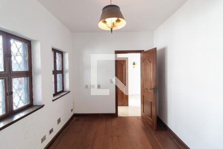 Casa para alugar com 570m², 4 quartos e 4 vagas Casa para alugar com 570m², 4 quartos e 4 vagasSala de Tv